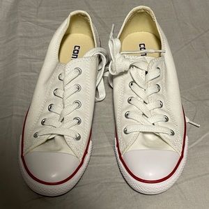 Womens low-cut Converse ⭐️